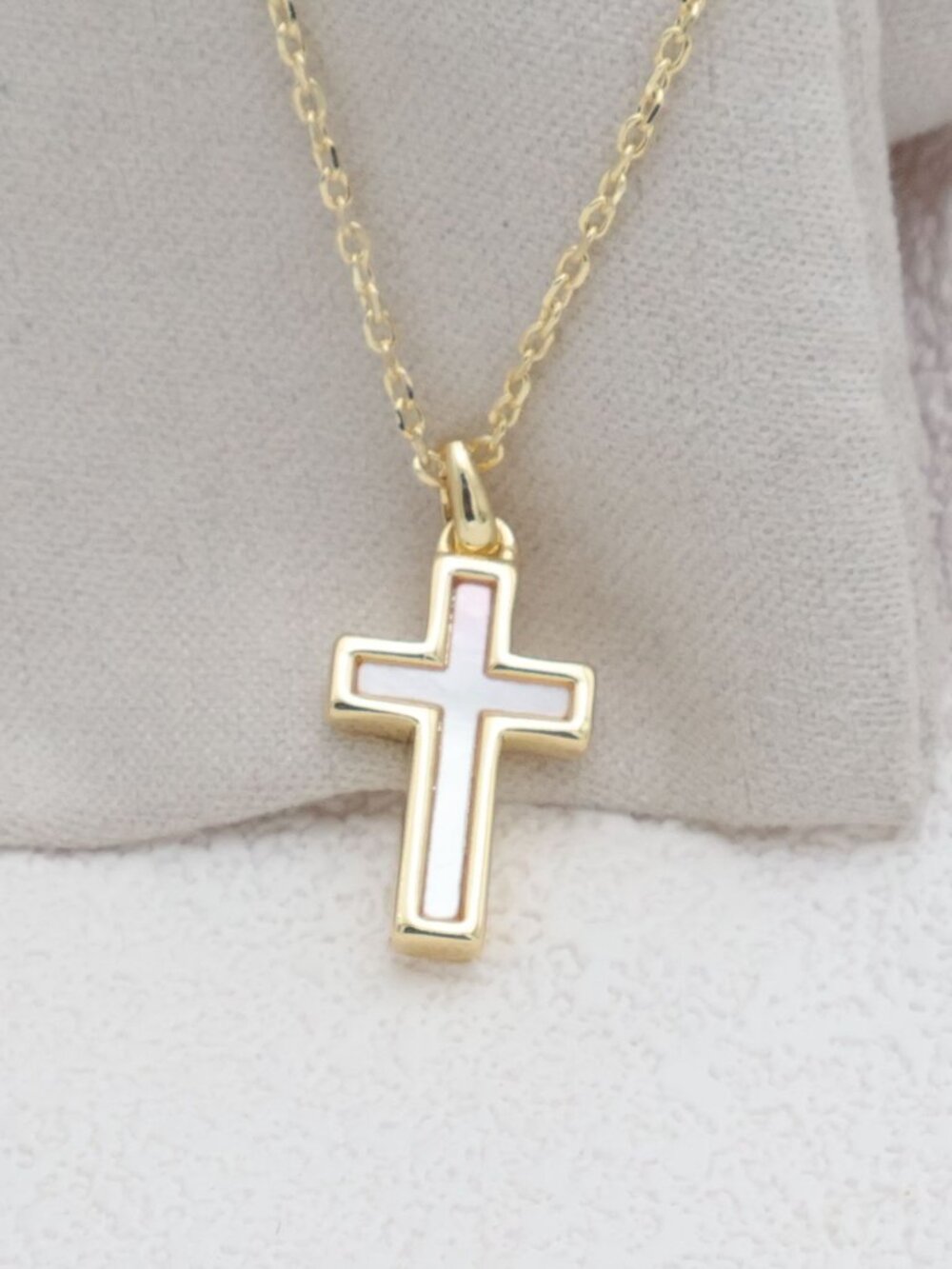 Kendra Scott Cross Gold Pendant Necklace Gold NEW - Picture 2 of 2